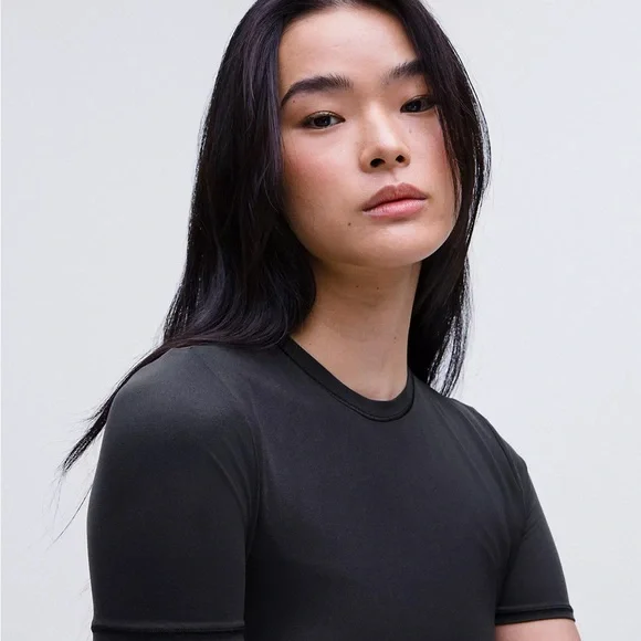 Lululemon Wundermost Ultra-Soft Nulu Crewneck Cropped T-Shirt - Picture 4 of 5